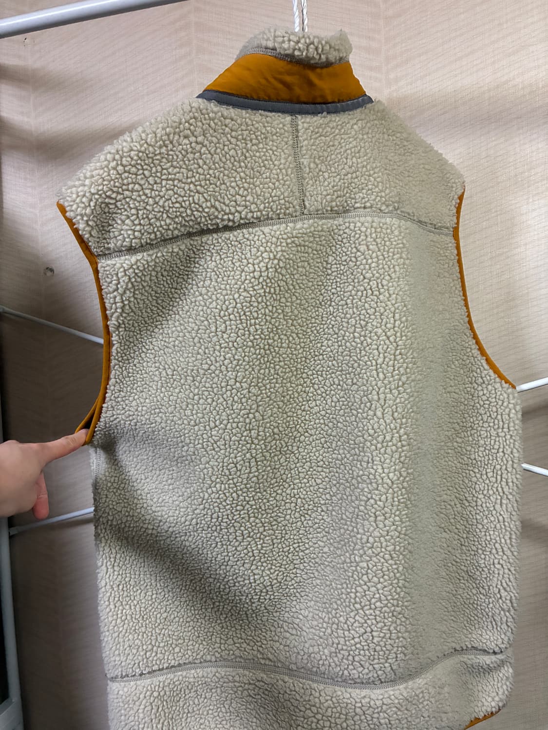 파타고니아 레트로x 펠리컨 골드 베스트 상품이미지4