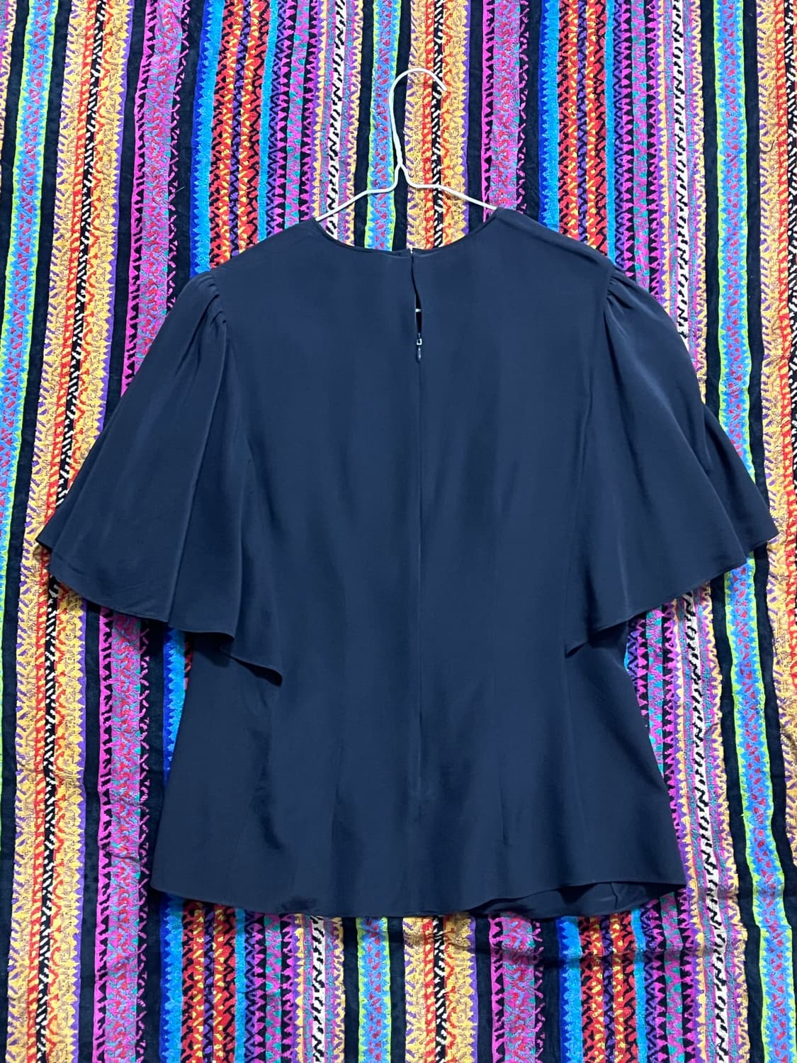 24년 시즌 끌로에 잉크 네이비 스모크 블라우스 상품이미지4