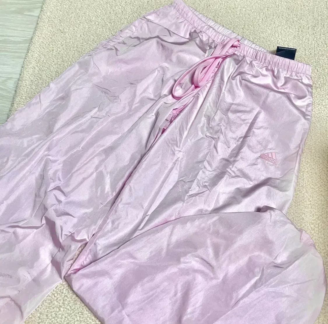 아디다스우먼즈 로우라이즈 라이트핑크 와이드조거팬츠 나일론바스락팬츠 상품이미지1