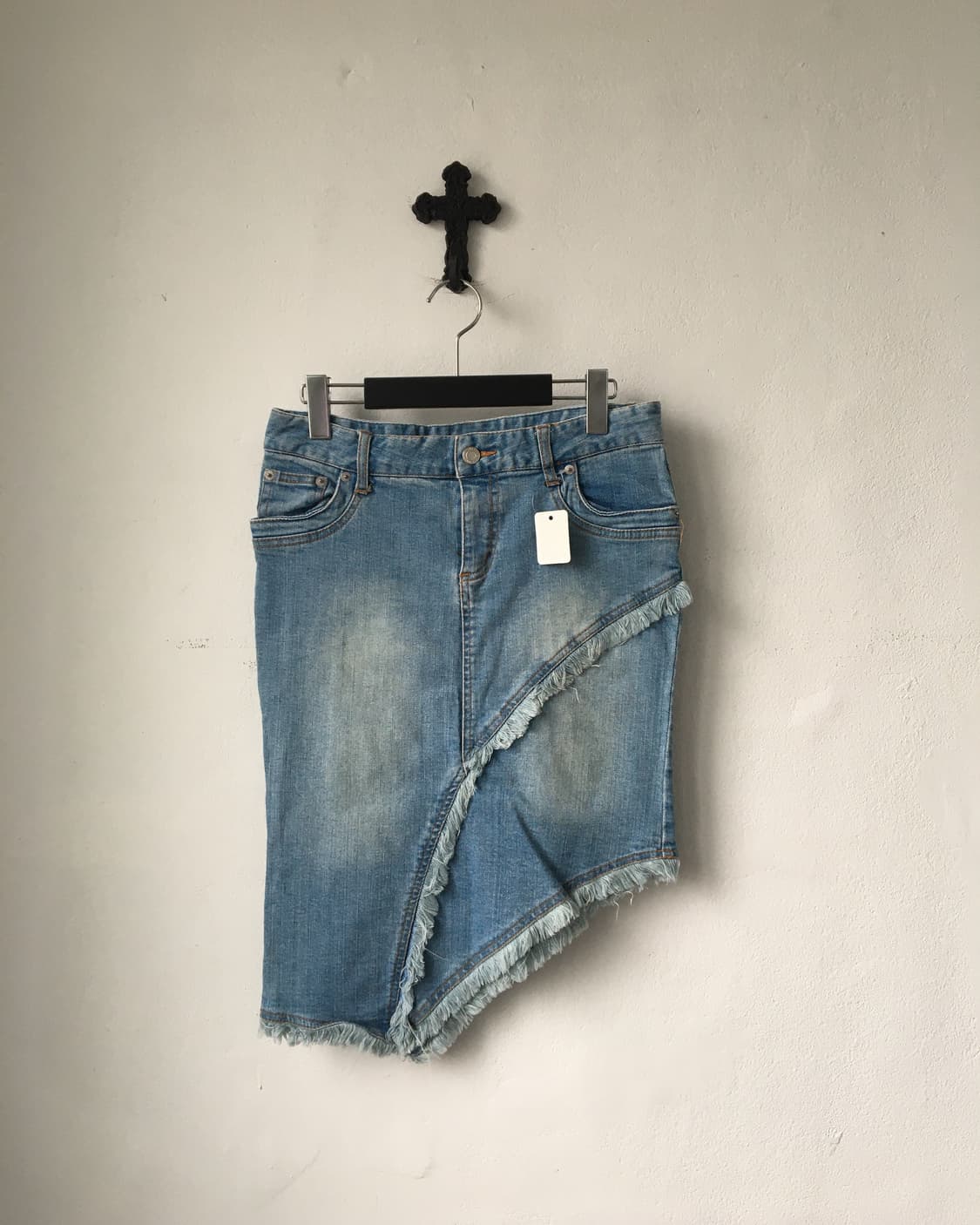 Fringe detail unbalanced denim skirt 상품이미지1