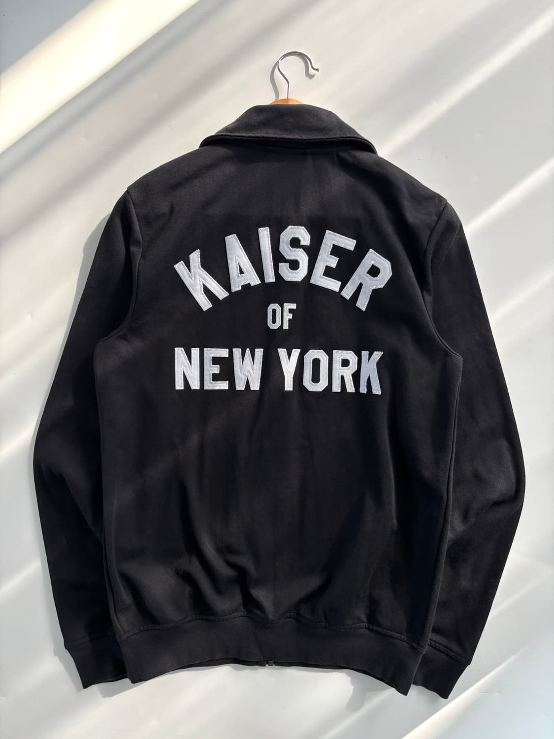 Adidas 아디다스 블랙컬러 뉴욕 카이저 트랙탑 상품이미지1