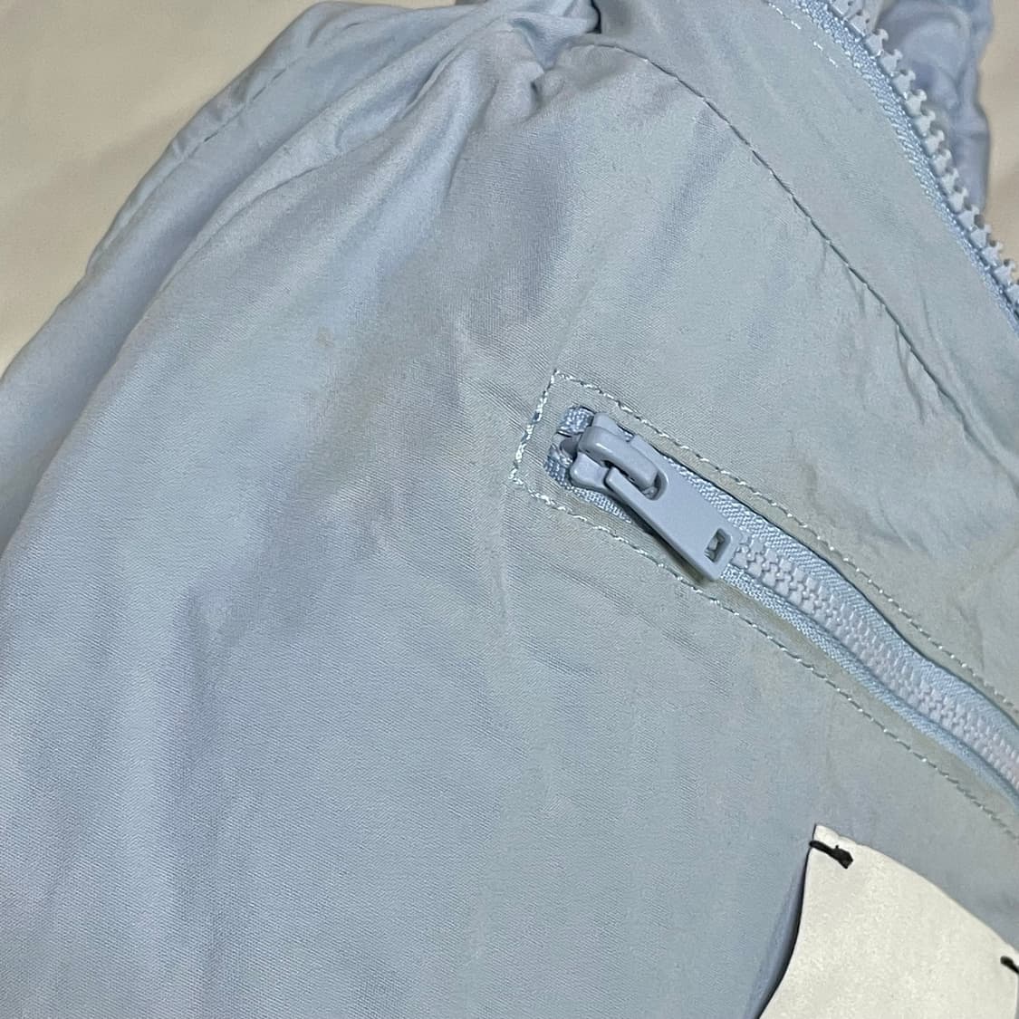 코스 퀼티드 미니 구름백 라이트 블루 상품이미지6