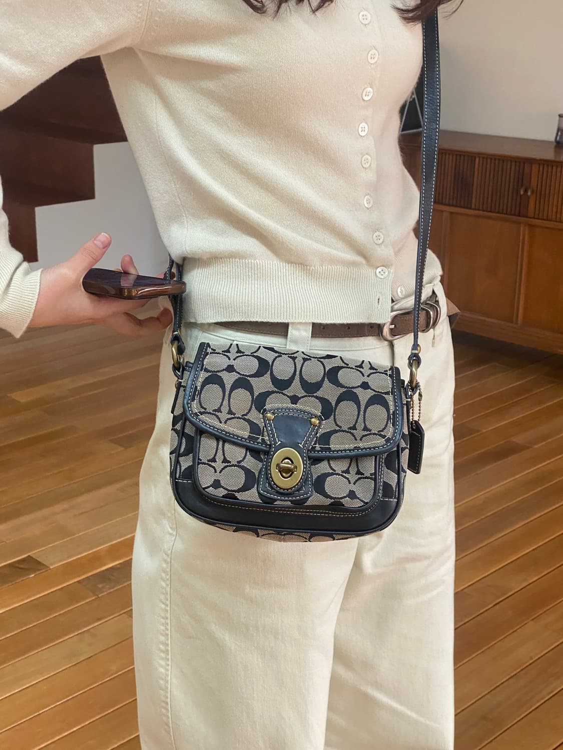 빈티지 코치 시그니처 턴락 크로스백 상품이미지1