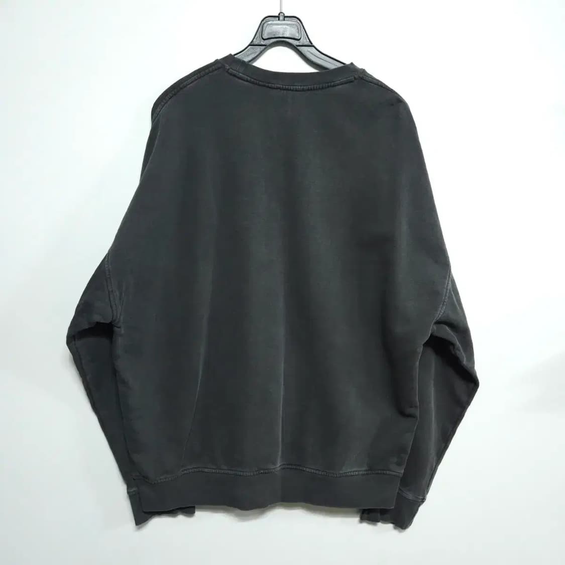 남녀공용)N21 넘버21 피그먼트 워싱 맨투맨 남녀공용 오버핏 상품이미지4