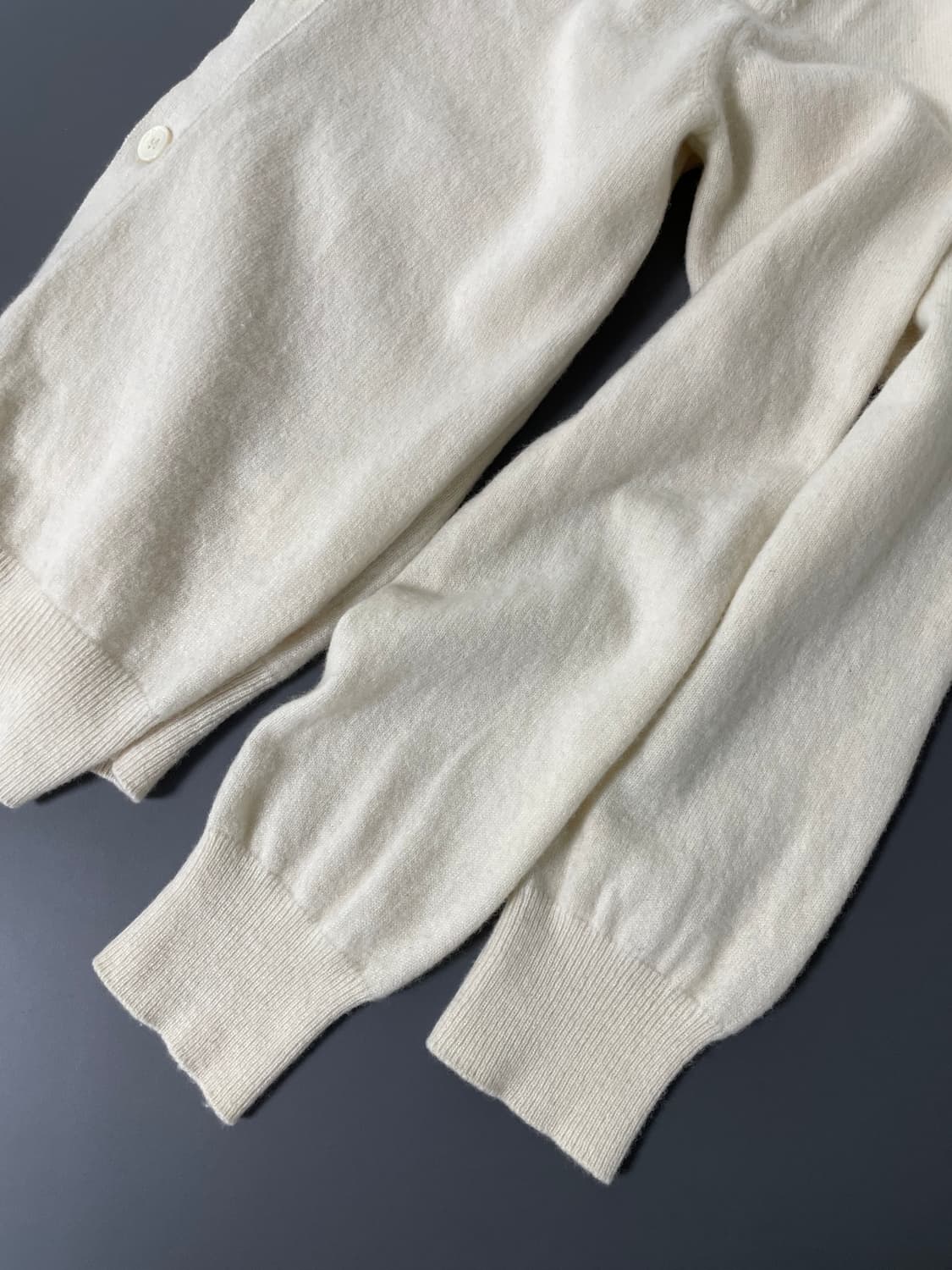 [S] 꼼데가르송 화이트와펜 울 가디건 상품이미지7
