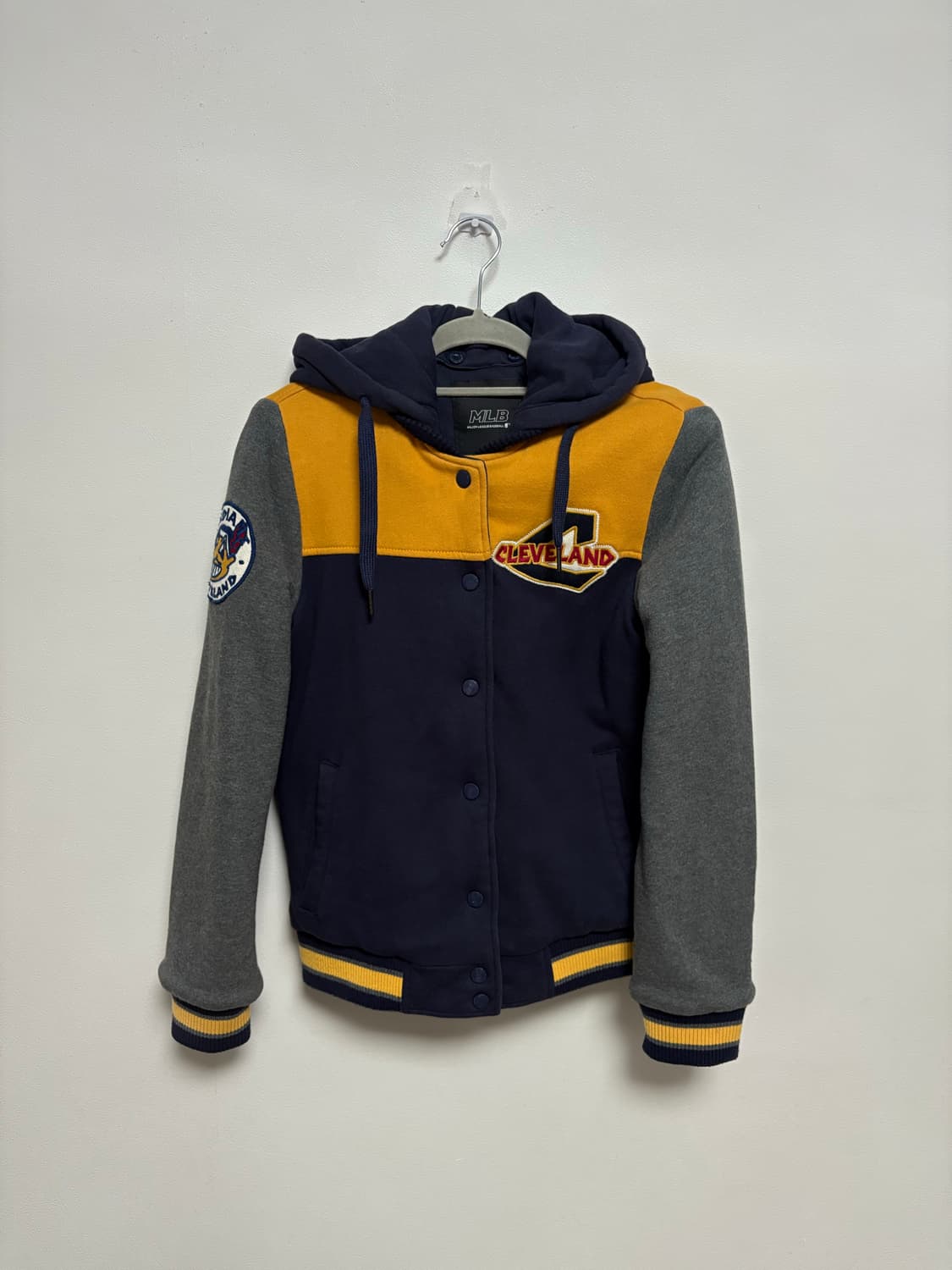 MLB 배색 누빔 바시티 자켓 (후드탈부착가능) 상품이미지2