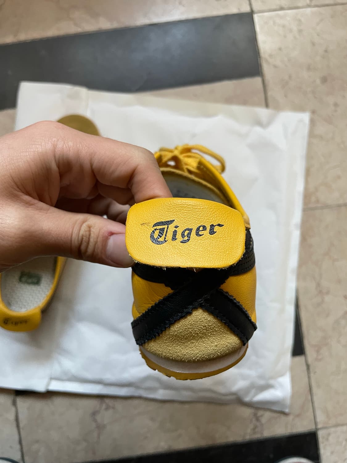 오니츠카 타이거 멕시코 66 옐로우 블랙 265사이즈 판매합니다! 상품이미지9