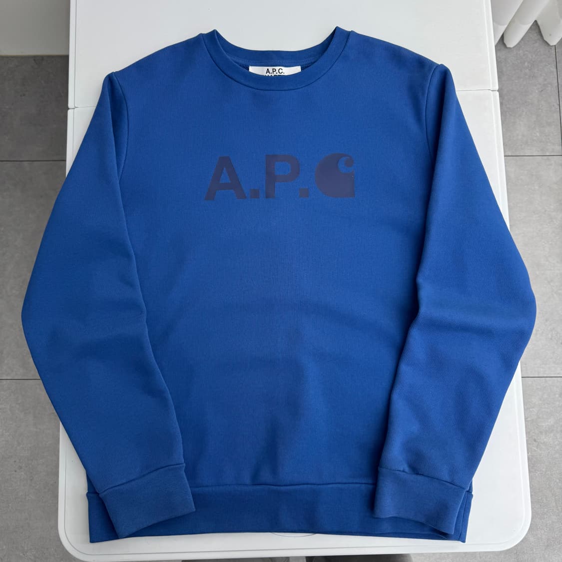 칼하트 X A.P.C 맨투맨  상품이미지2