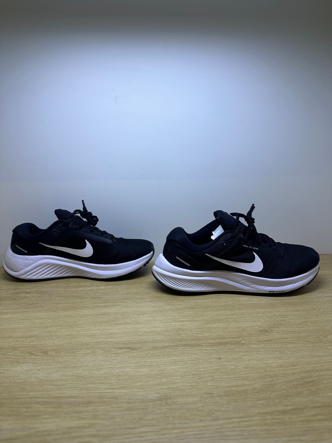 나이키 우먼스 에어줌 스트럭처24 러닝화 240 상품이미지5