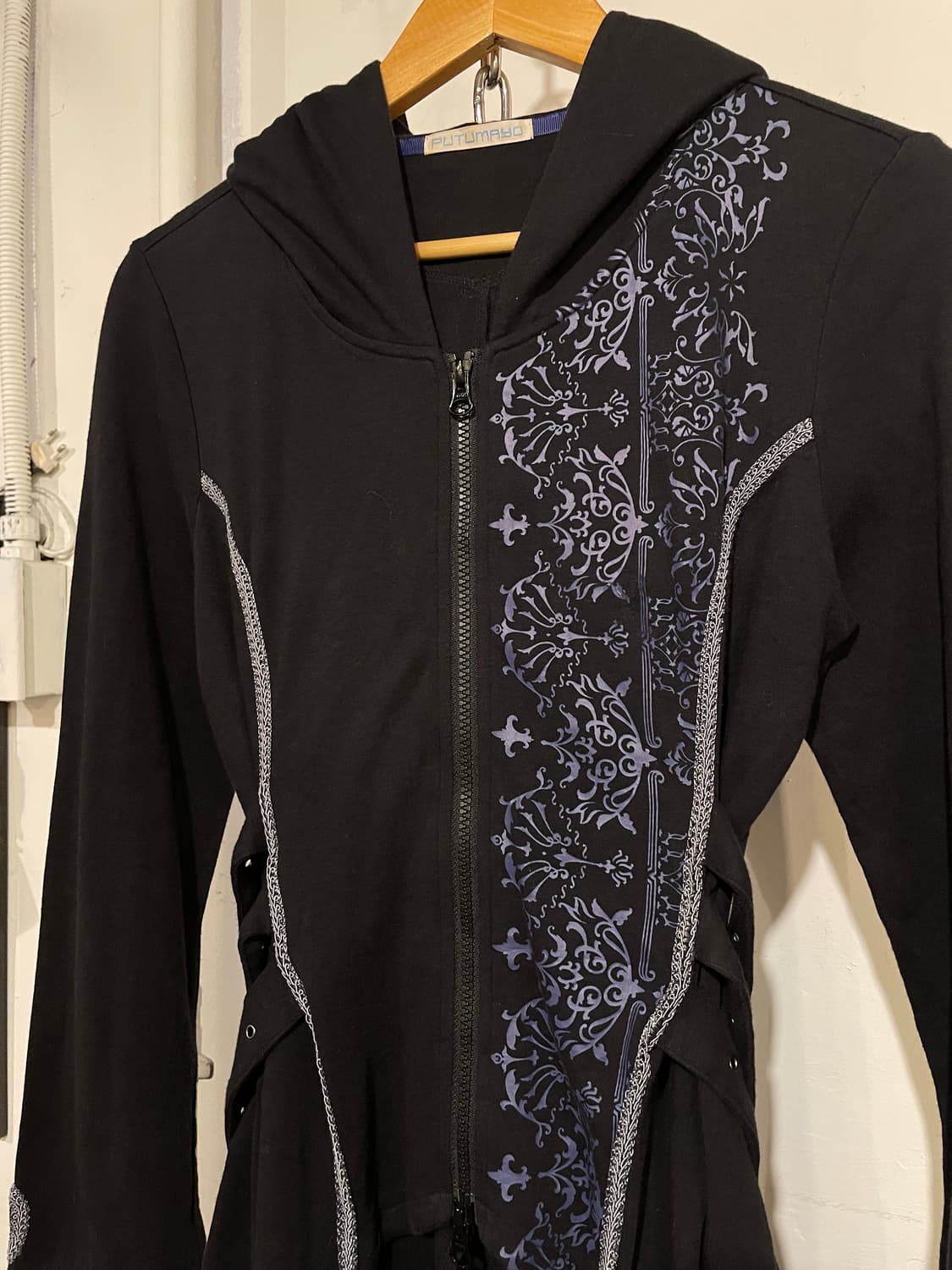 putumayo 푸투마요 플라워 프린팅 스티치 버클 블랙 후드집업 펑크 상품이미지2