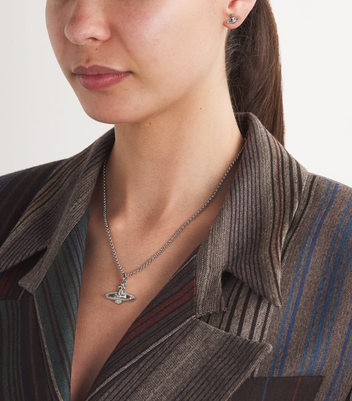 비비안웨스트우드 미니 바스 릴리프 펜던트 네크리스 상품이미지1