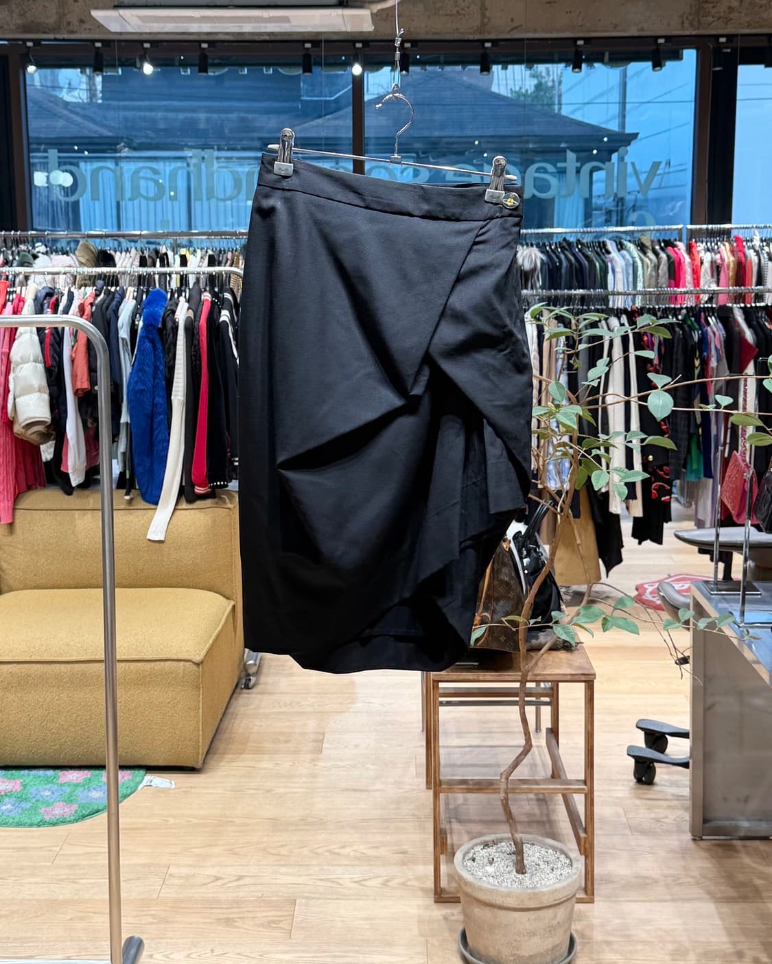 비비안웨스트우드 레드라벨 블랙 드레이프 미디스커트  상품이미지1