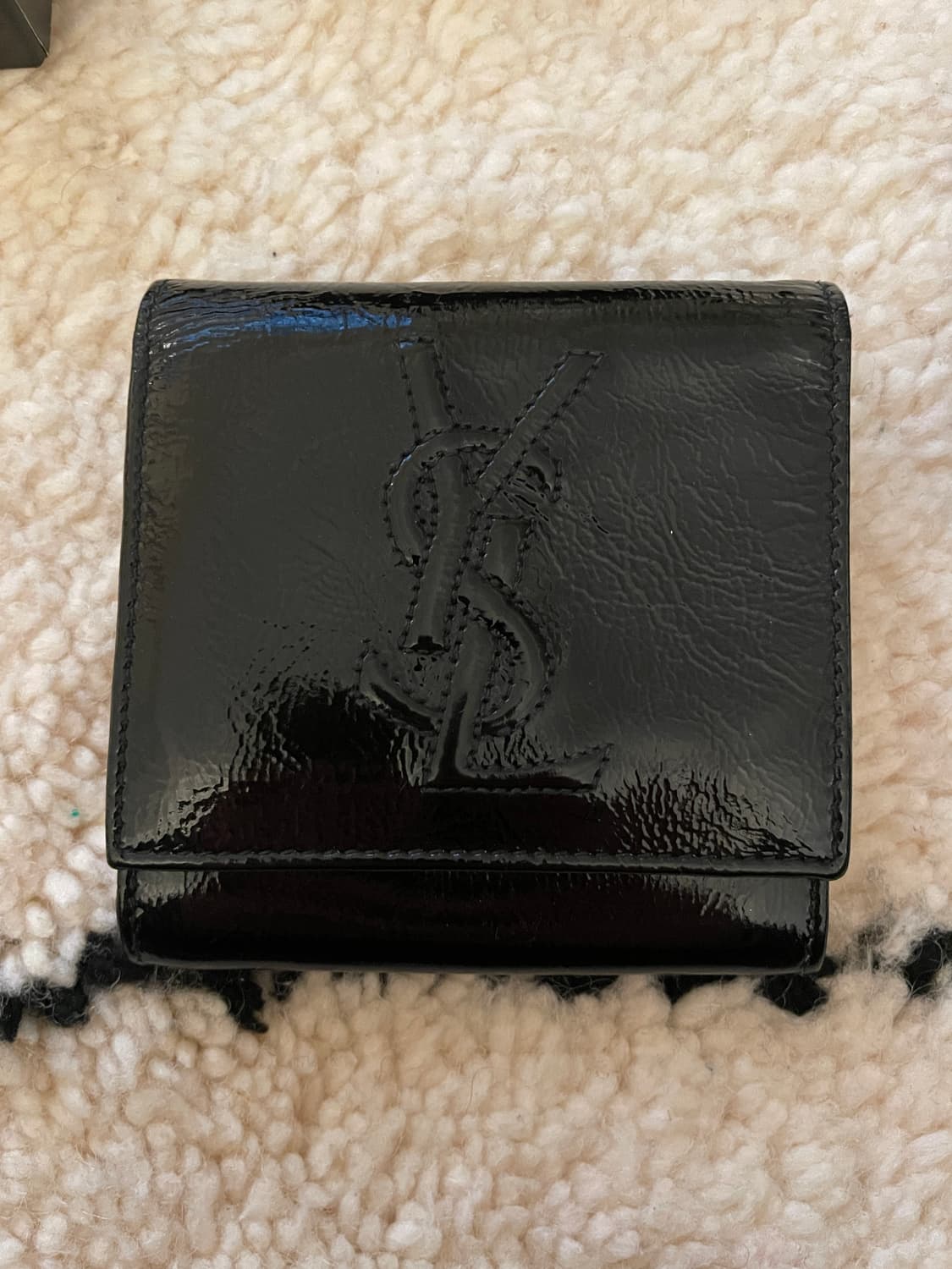 YSL 입생로랑 블랙 유광 반지갑 상품이미지1