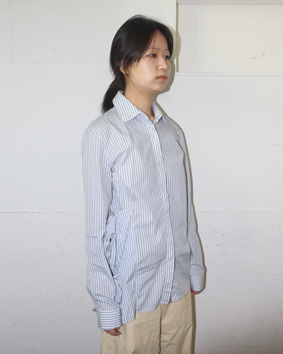 JW 앤더슨 리본 디테일 스트라이프 셔츠 상품이미지2