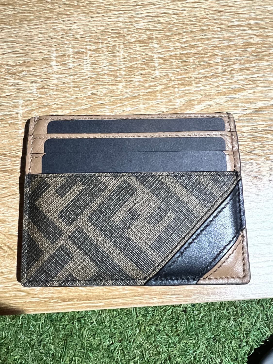 펜디 카드지갑 입니다. 상품이미지2