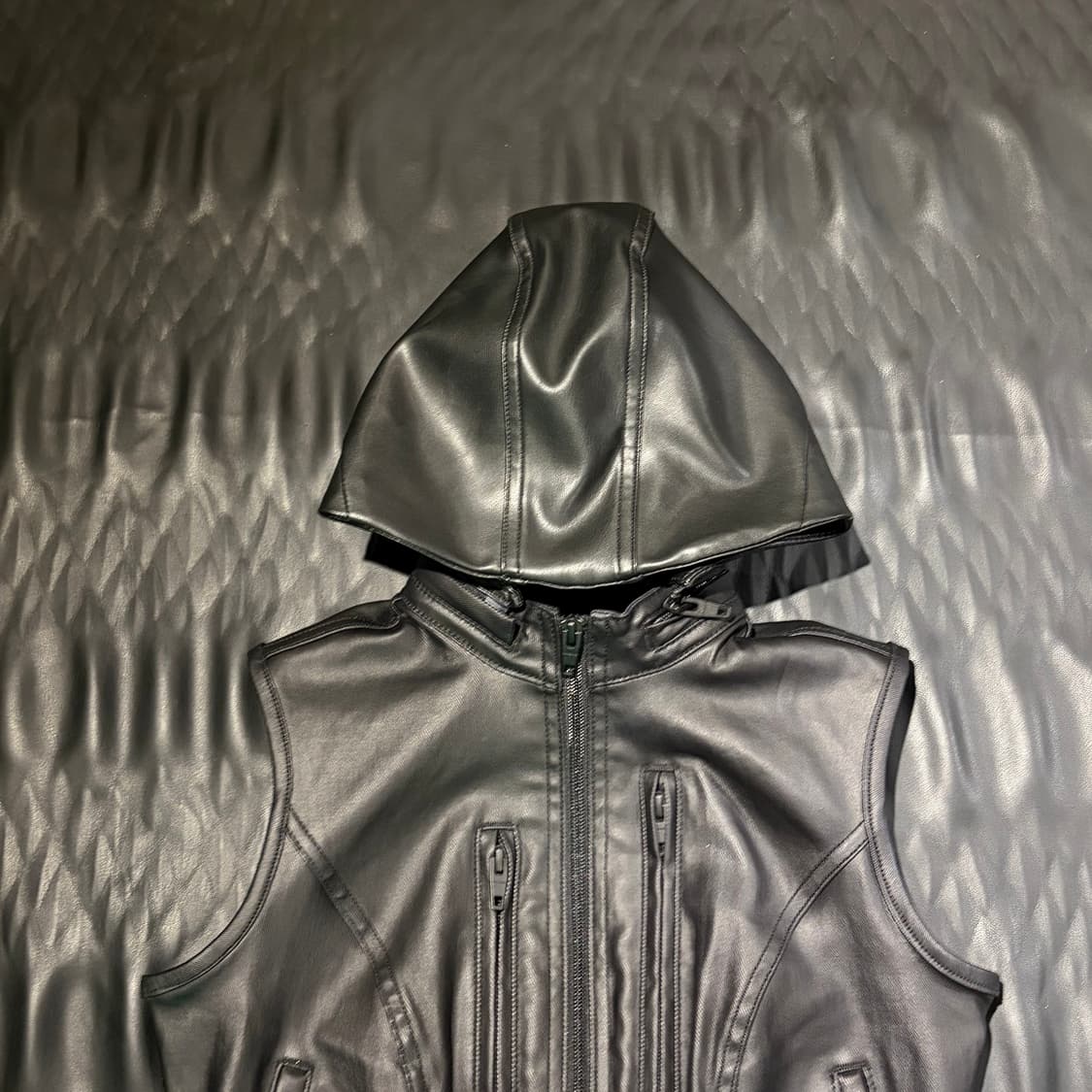 로딩룸 레더 후드 베스트 집업 상품이미지3