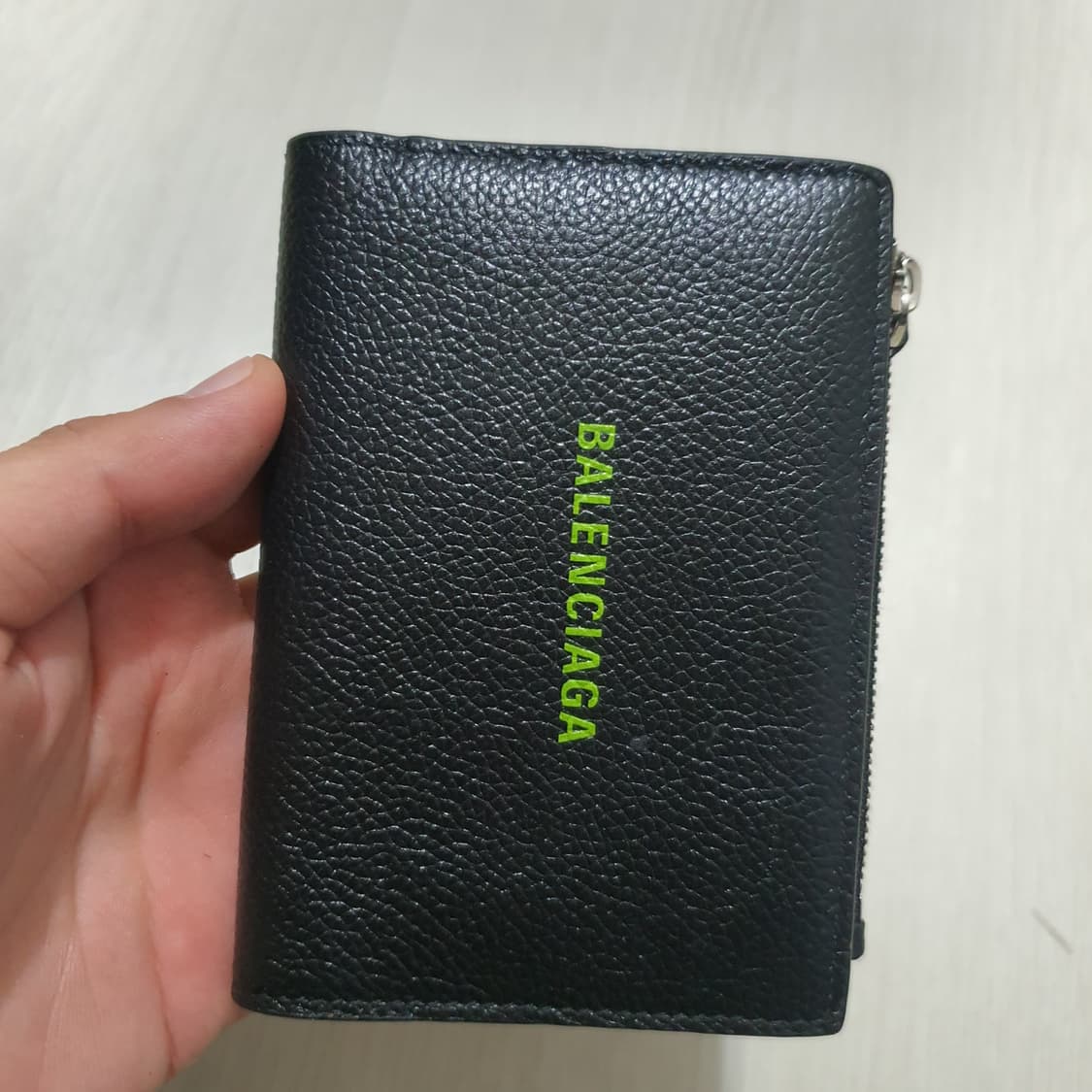 정품 발렌시아가 네온 지퍼 중지갑 상품이미지1