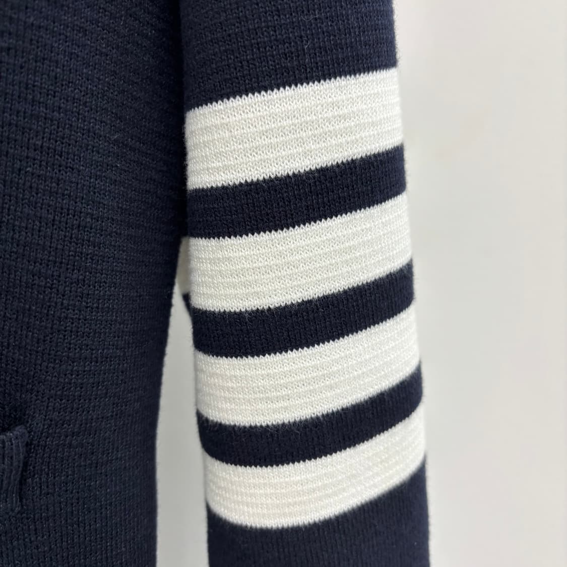 [40]톰브라운 사선완장 밀라노스티치 가디건 상품이미지2