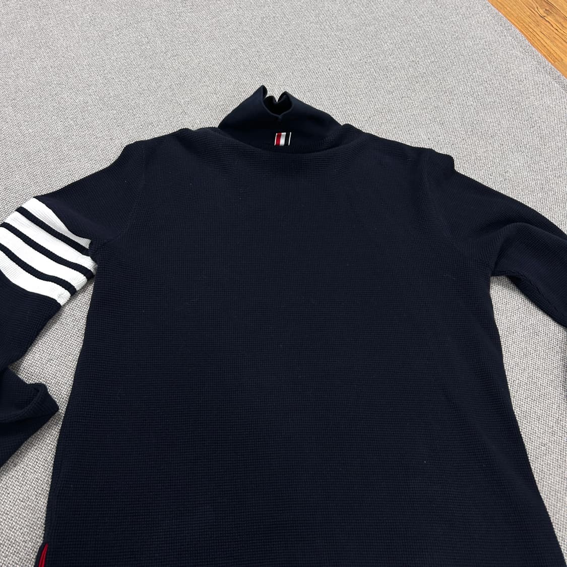 톰브라운 네이비 터틀넥 와플 니트(4) 상품이미지6