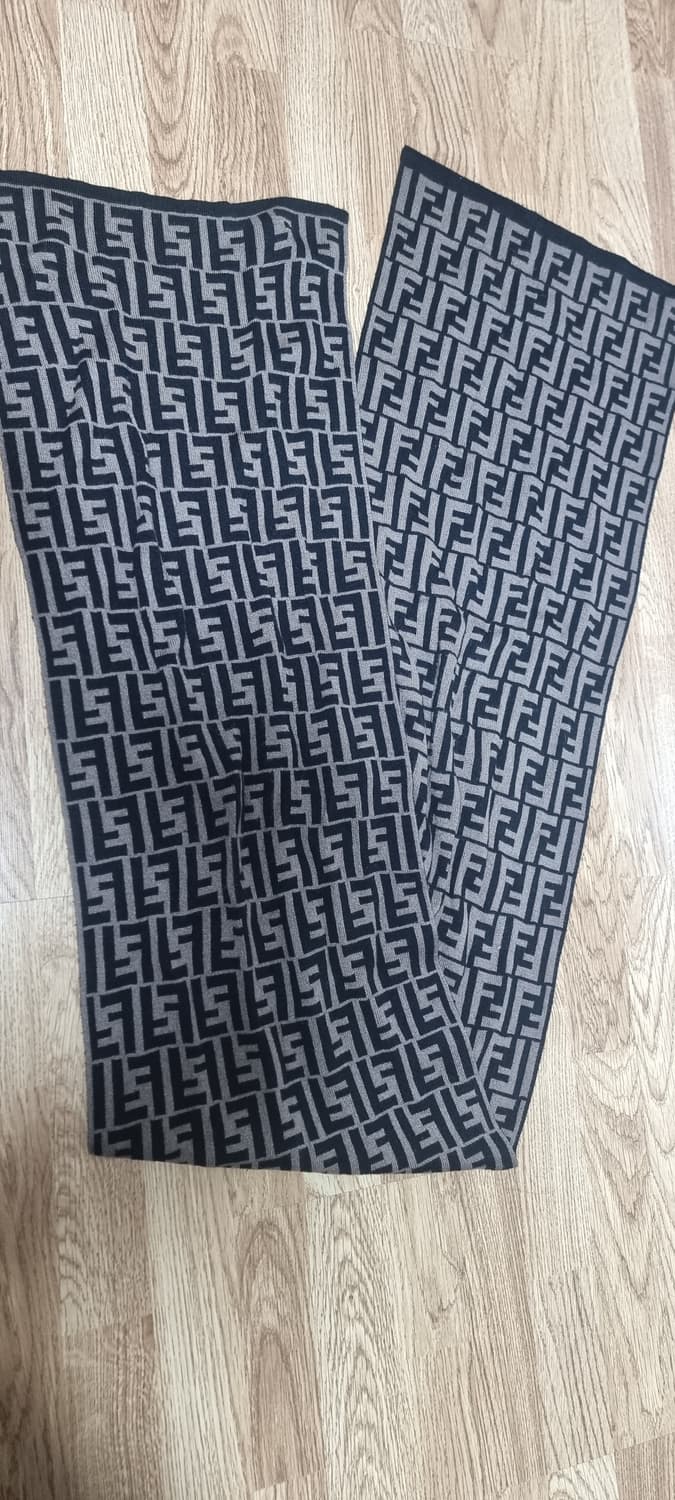 팬디 머플러 팔아요 상품이미지1