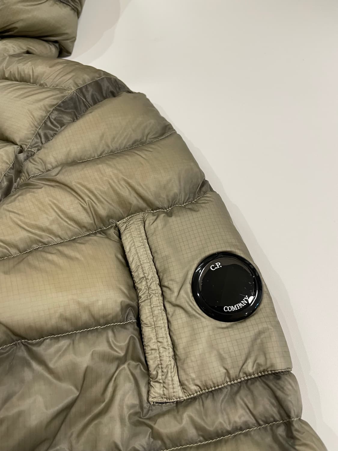 CP컴퍼니 DD쉘 디디쉘 경량패딩 XL 새상품 판매 상품이미지5