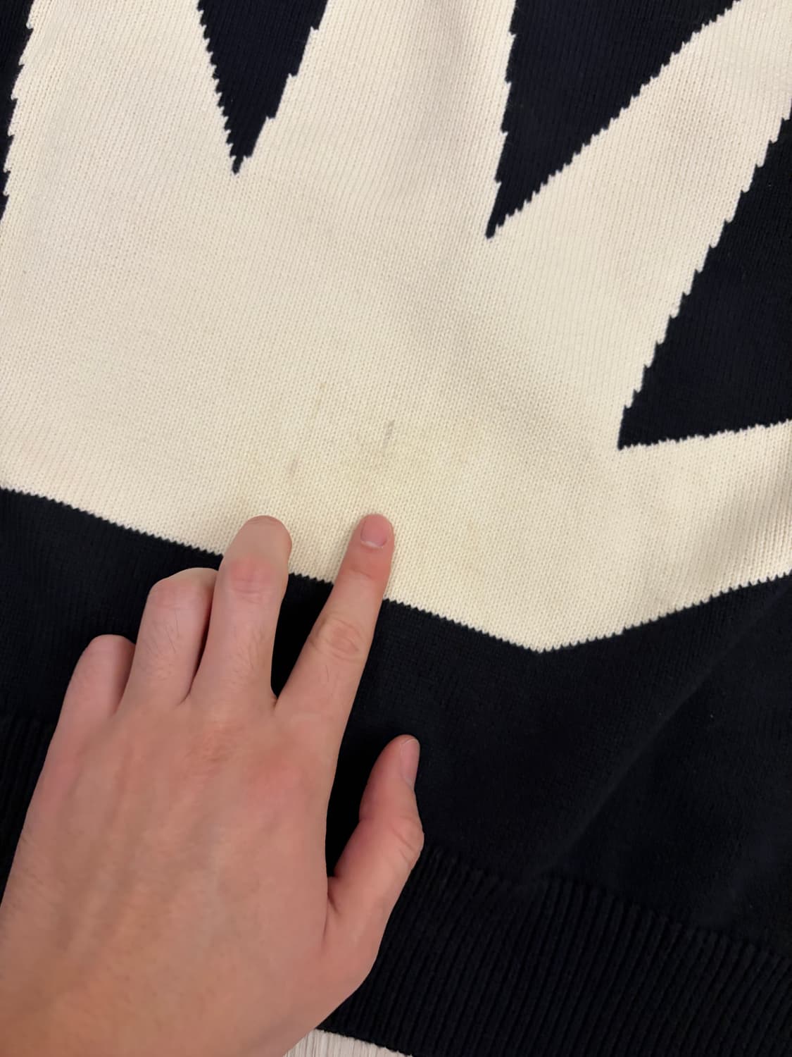 스투시 왕관 블랙 니트  상품이미지2