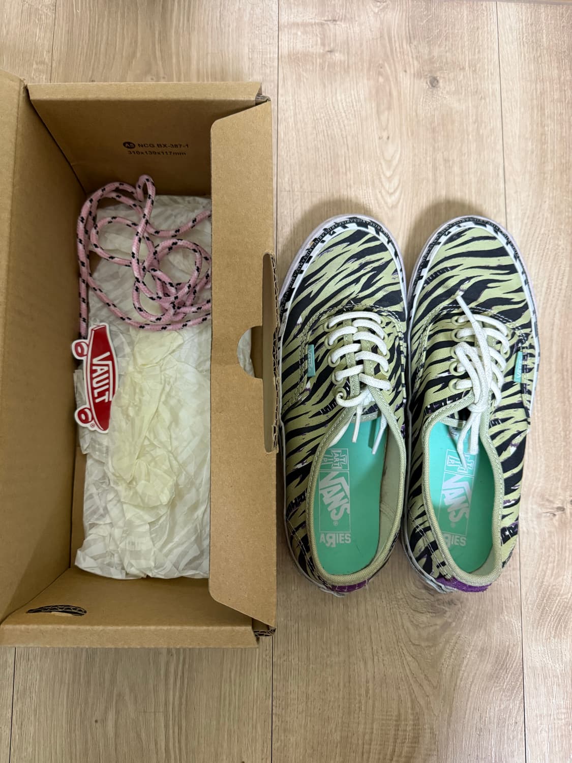 반스 볼트 x Aries OG 어센틱 LX 타이거 245 상품이미지1