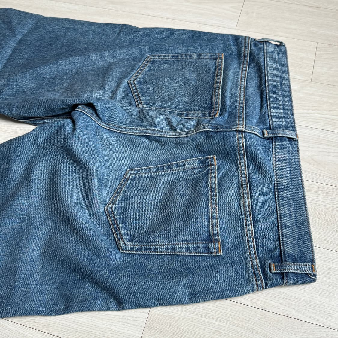 아르켓 레귤러 크롭 진 (중청) 상품이미지3