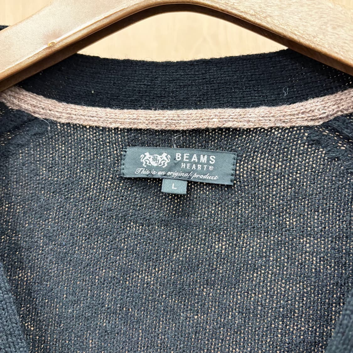 빔즈 하트 울 브이넥 베이직 가디건 패치 포켓 리브 마감 디테일 블랙 상품이미지6