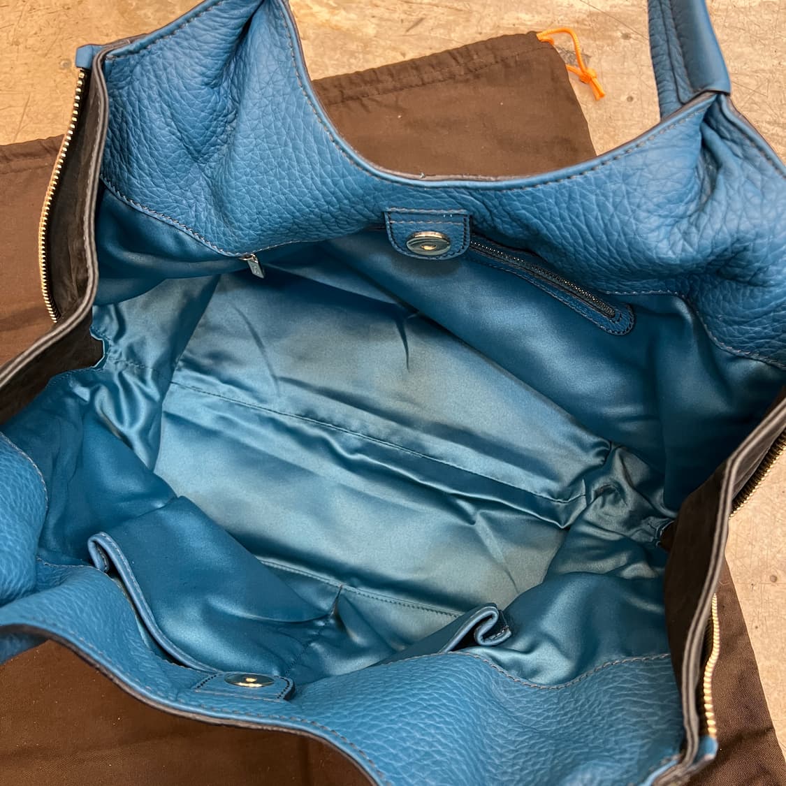 TODS 레더 토트백 상품이미지8