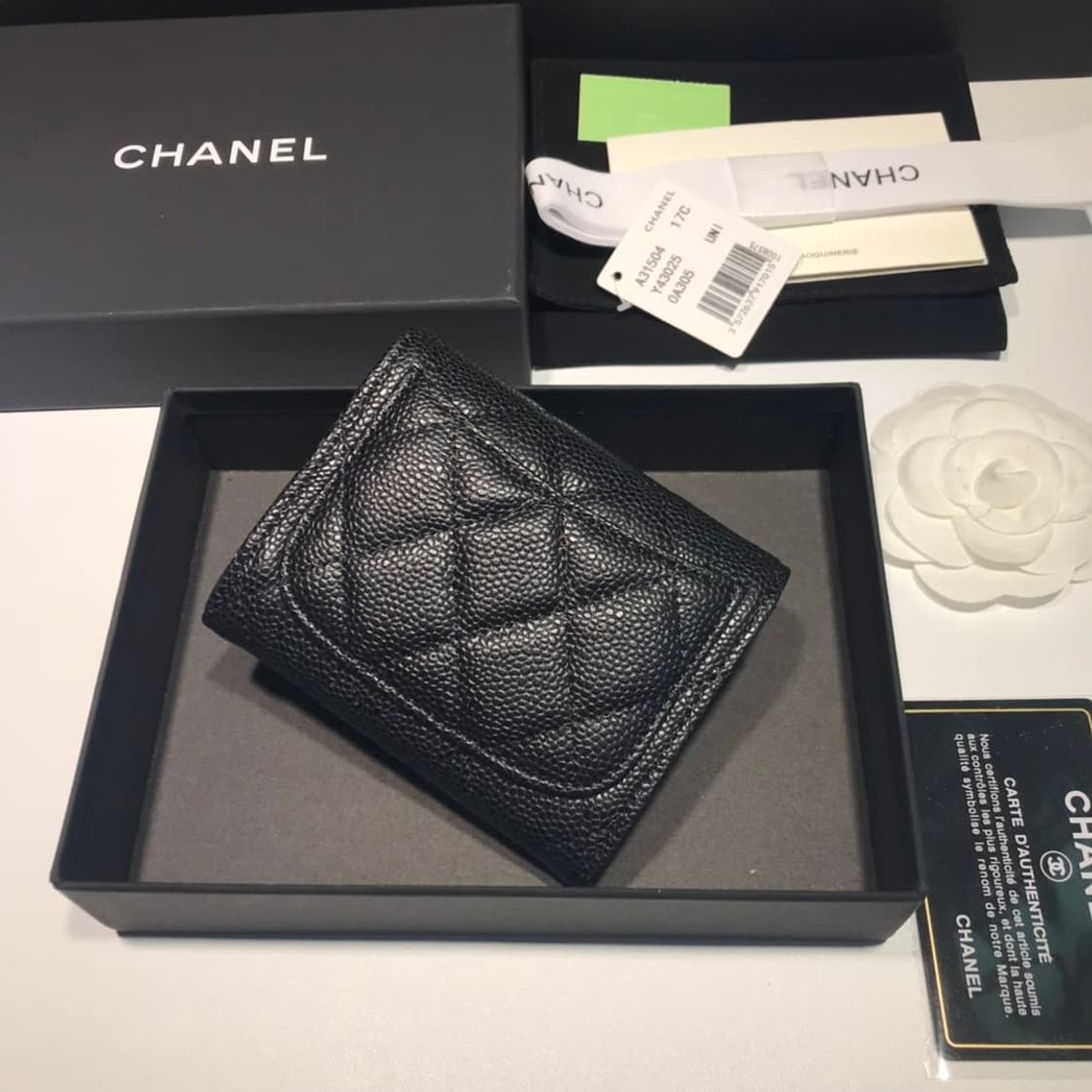 샤넬 클래식 카드 홀더 그레인드 카프스킨 & 실버 메탈 블랙 상품이미지2