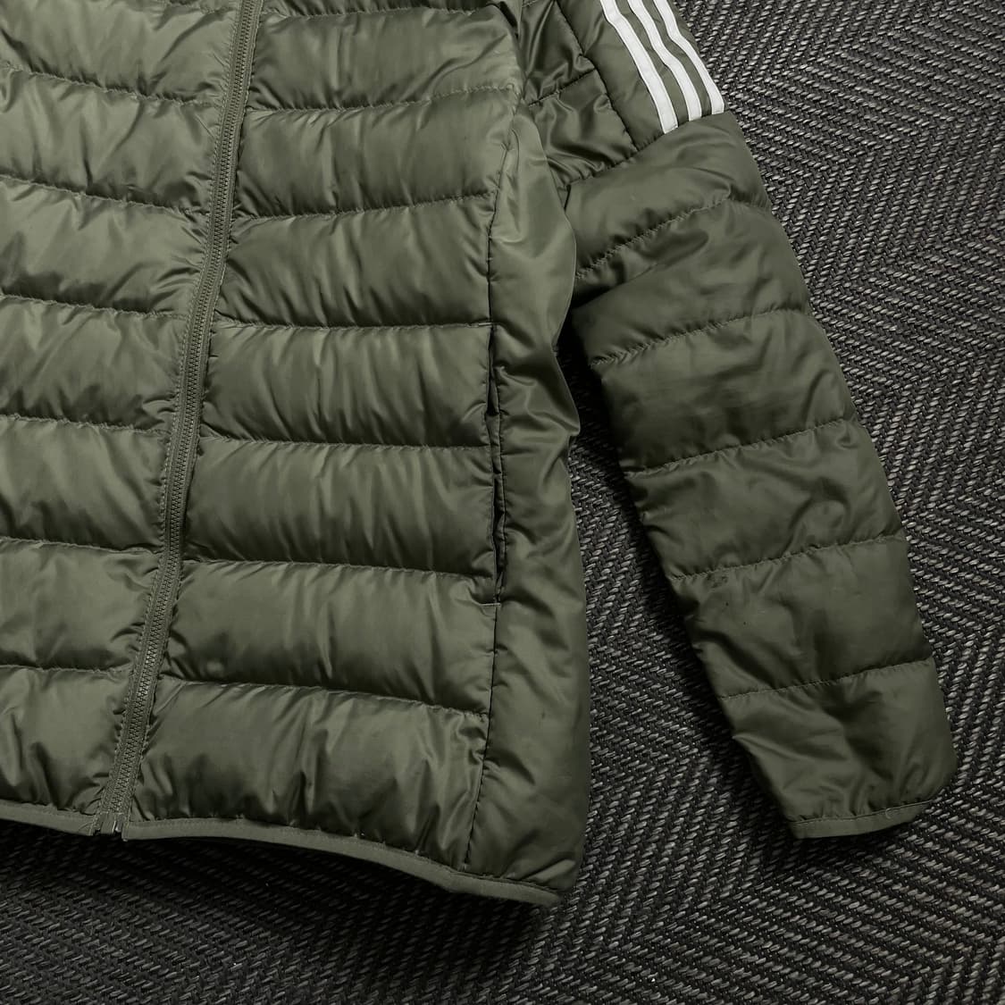 아디다스 우먼스 경량 덕 다운 푸퍼 패딩 카키y 4521 상품이미지4