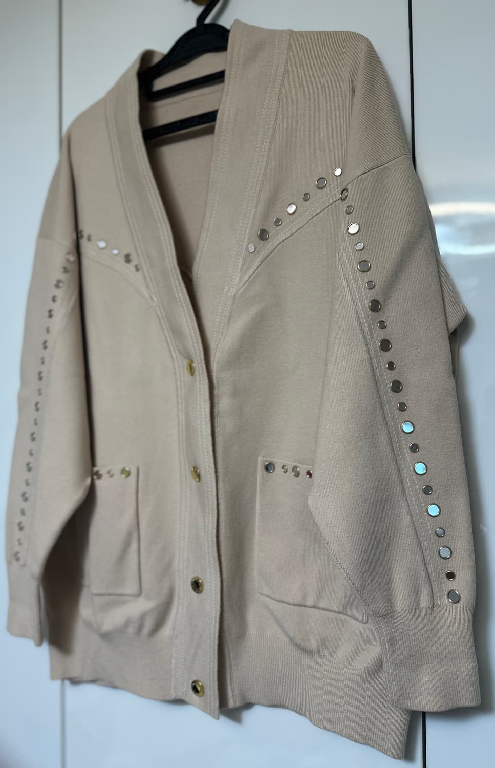 산드로 베이지 스터드 포인트 가디건 상품이미지3