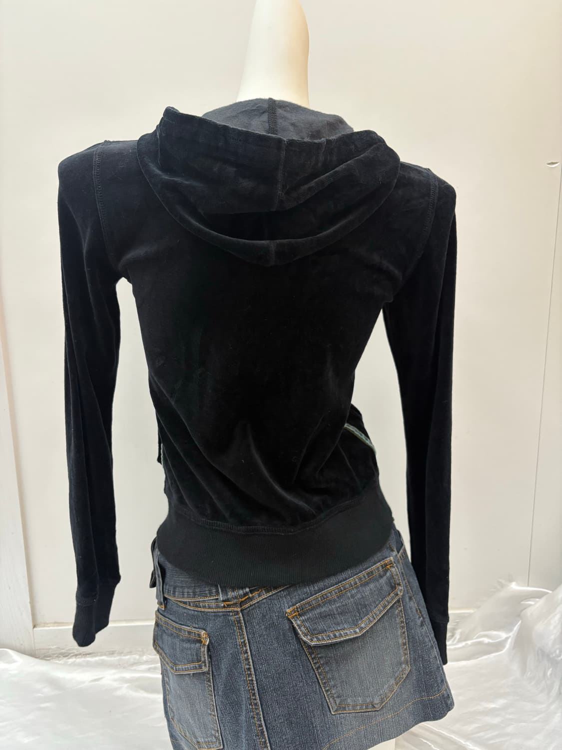 Y2K 레터링 포켓 벨벳 집업 상품이미지5