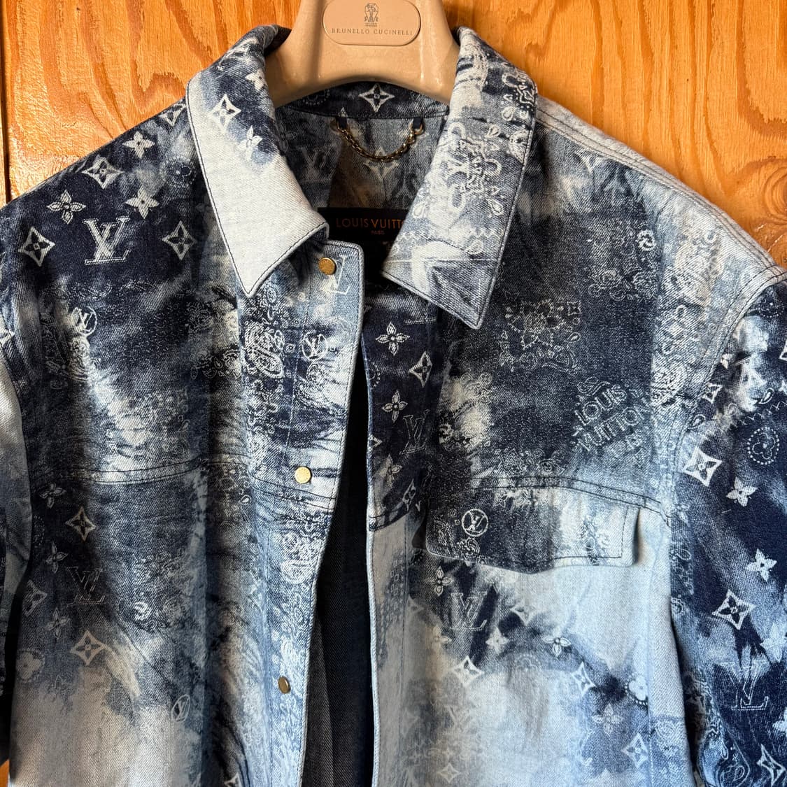 루이비통 모노그램 반다나 데님 셔츠 판매 합니다. 상품이미지3