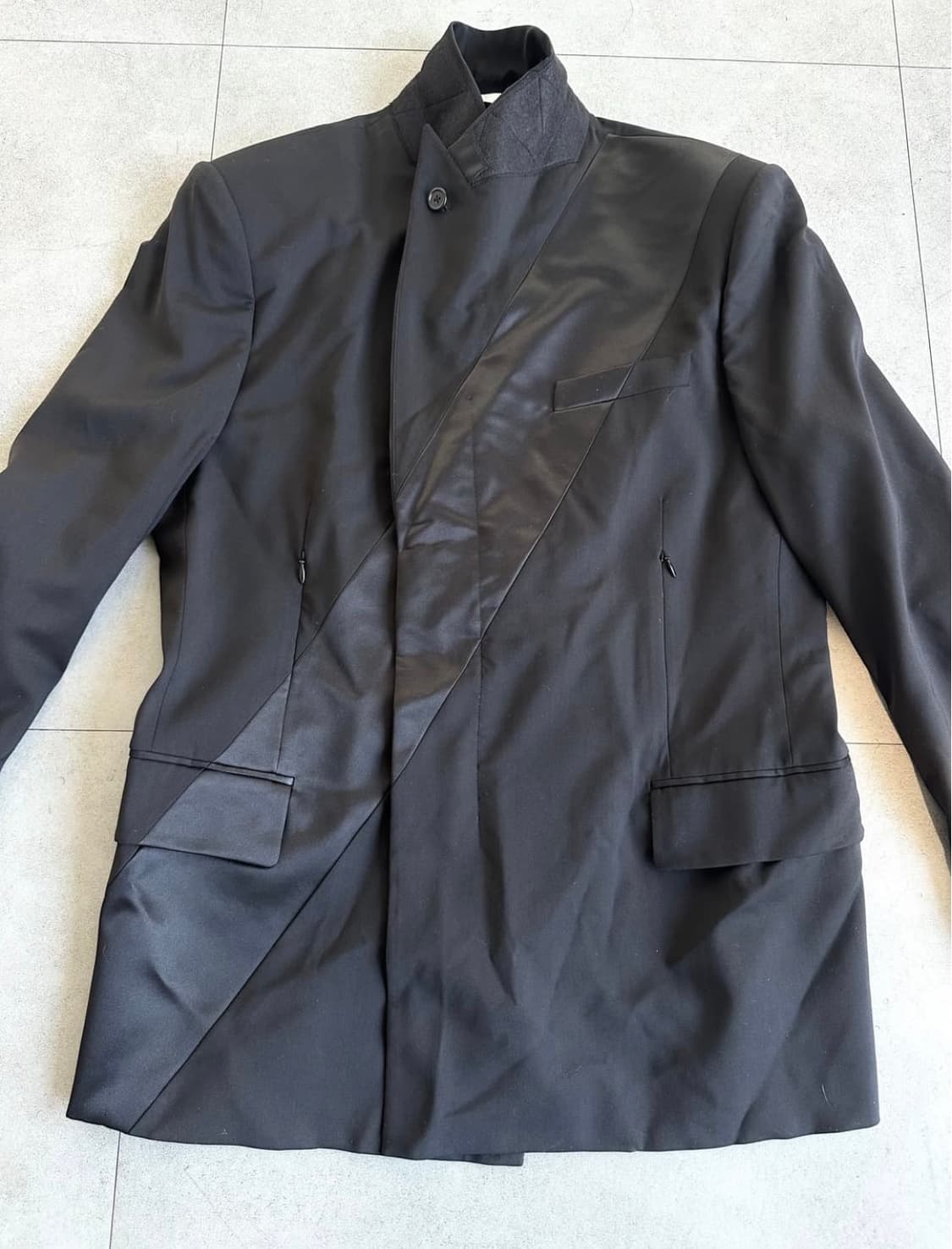 헬무트랭 오버핏 사선 블랙 블레이저 자켓 상품이미지2