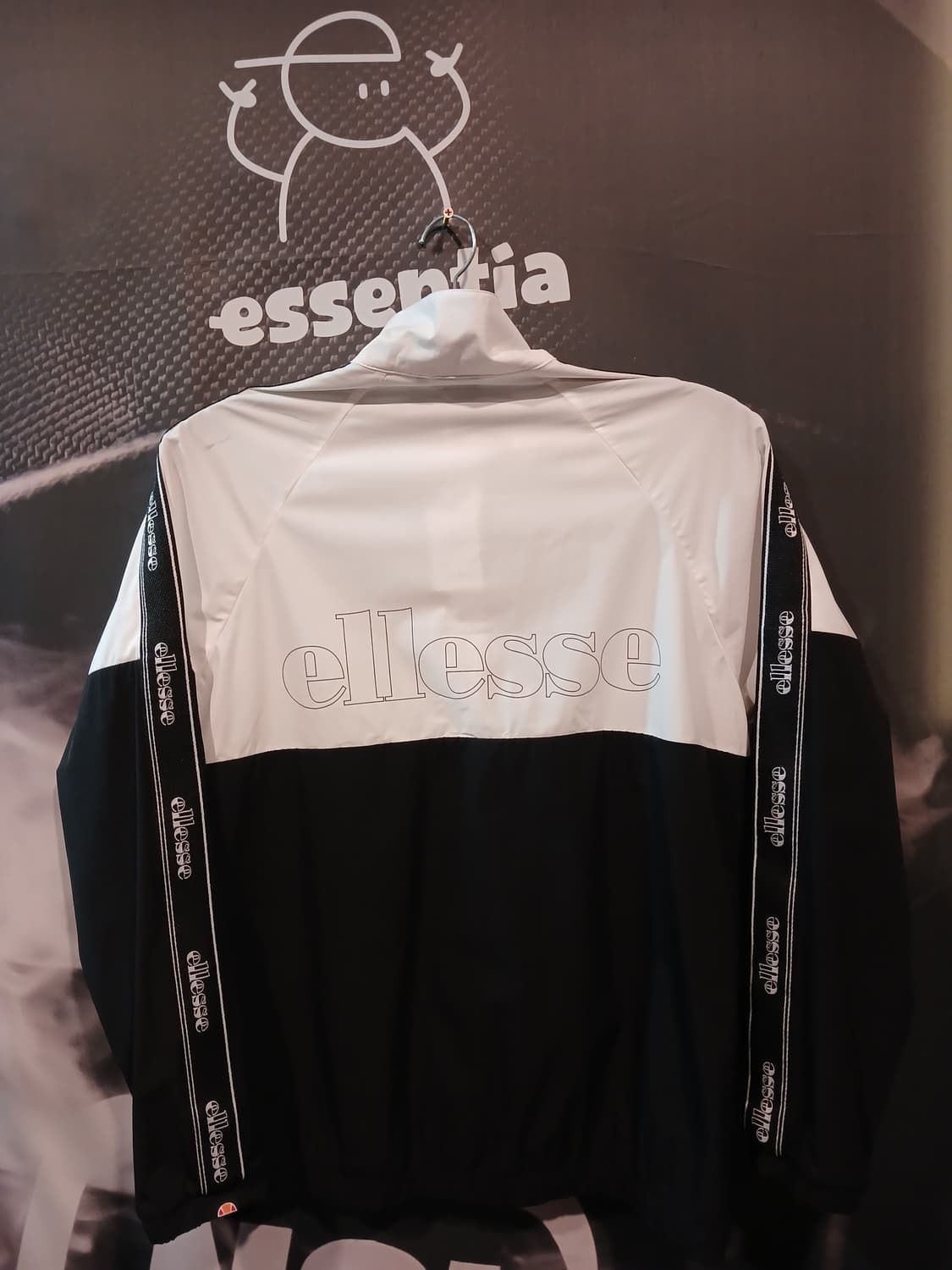 엘레쎄 패커블 바람막이 상품이미지2