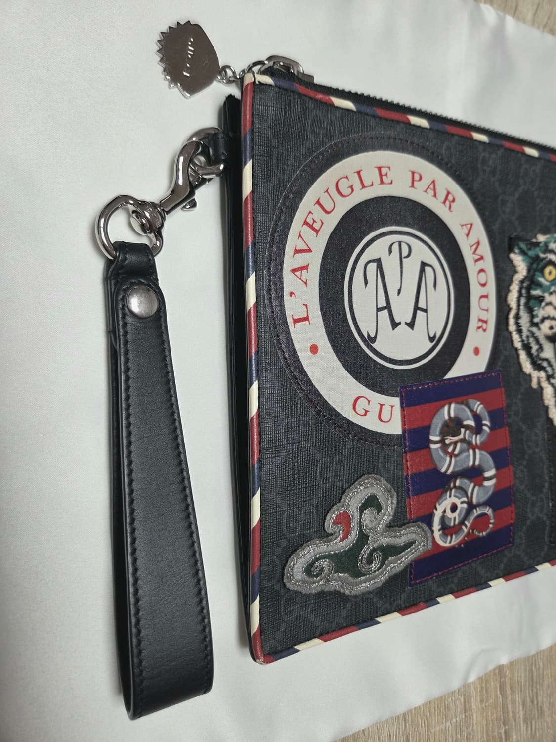 구찌 나이트 쿠리에 GG 수프림 클러치 상품이미지3