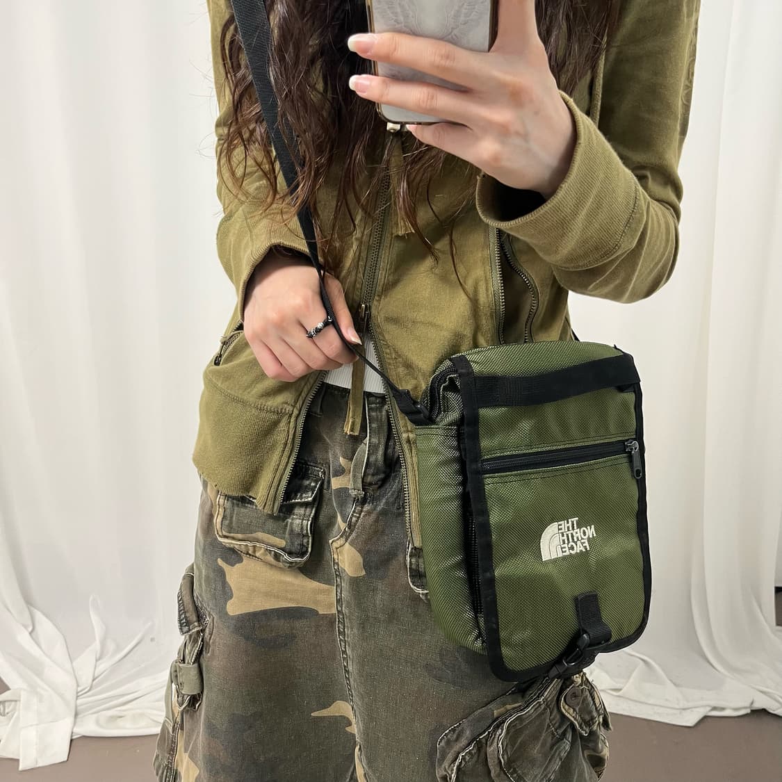 The North Face khaki cross bag 상품이미지2