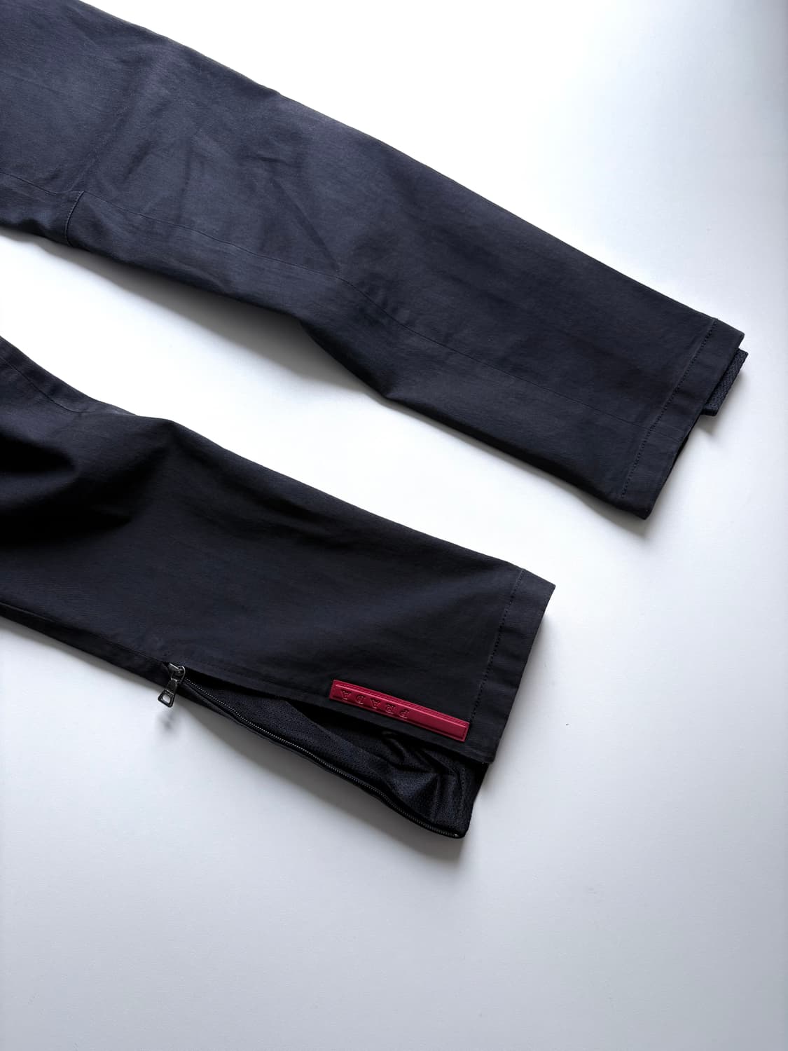 프라다 스포츠 사이드 지퍼 테크 팬츠 상품이미지4