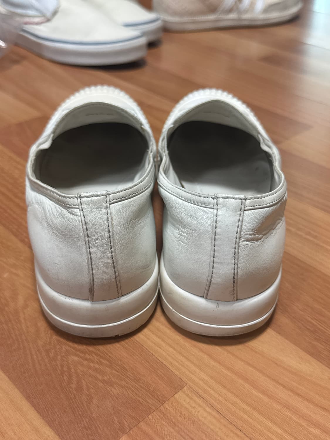 프라다 슬립온 판매합니다. 상품이미지3