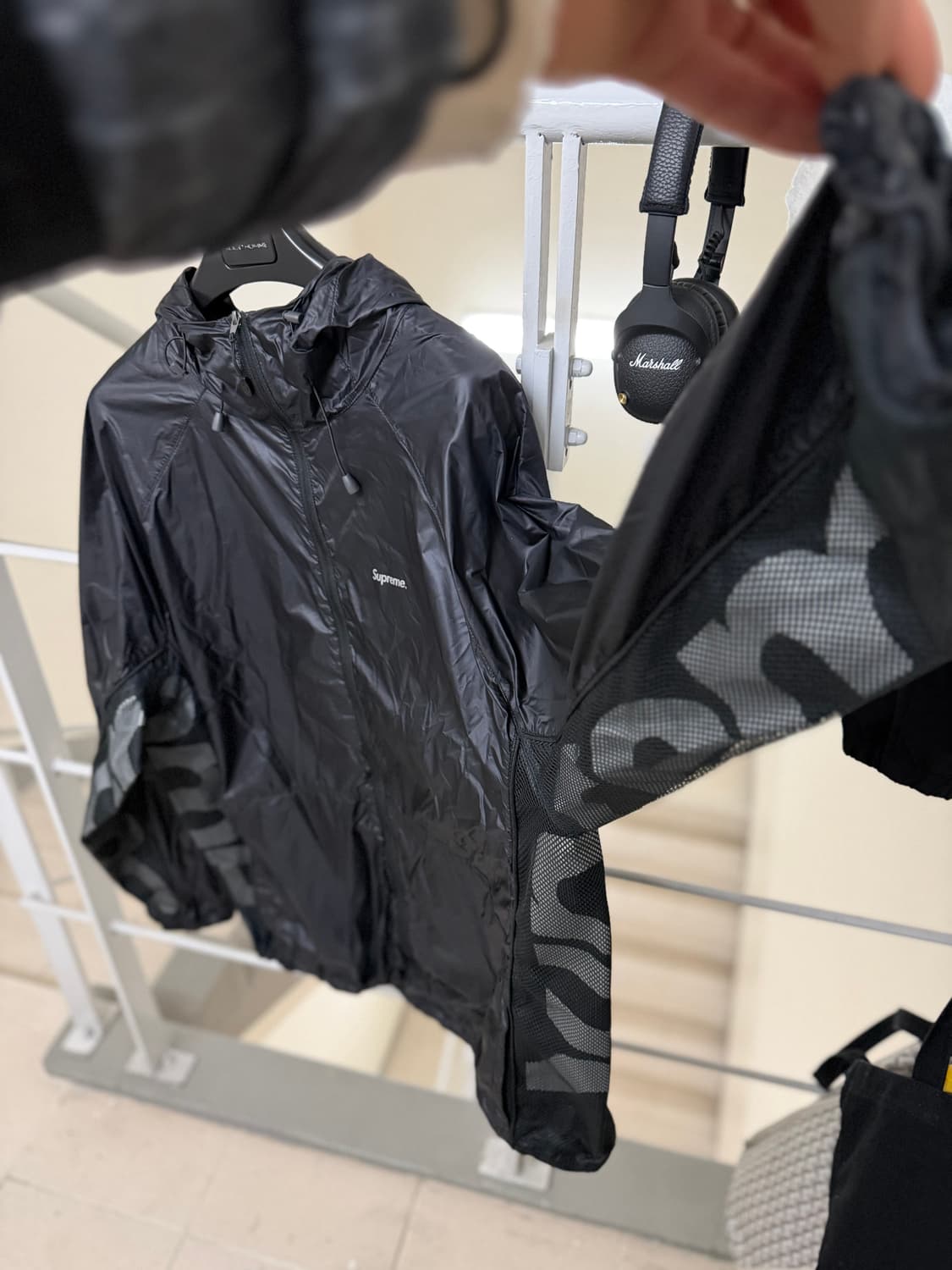 슈프림 x퍼텍스 [민트급 새상품.정품] (시세 50만) 바람막이 자켓 L 상품이미지3