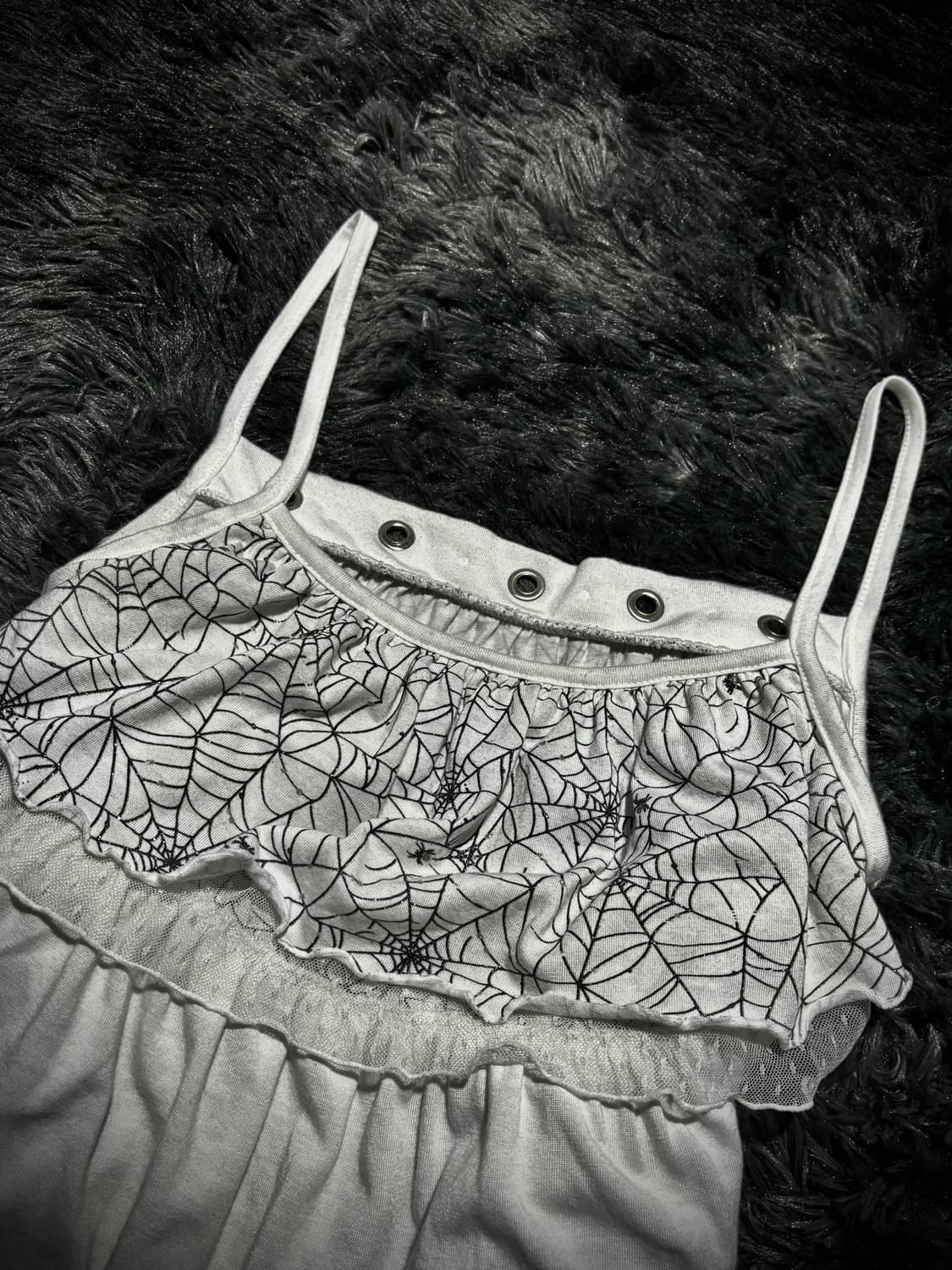 화이트 가슴 펀칭 거미줄패턴 캉캉 슬리브리스 상품이미지6