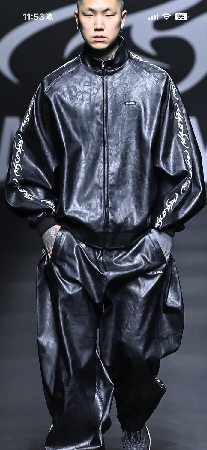 아조바이아조 비건 레더 오버사이즈 라글란 트랙셋업 상품이미지1