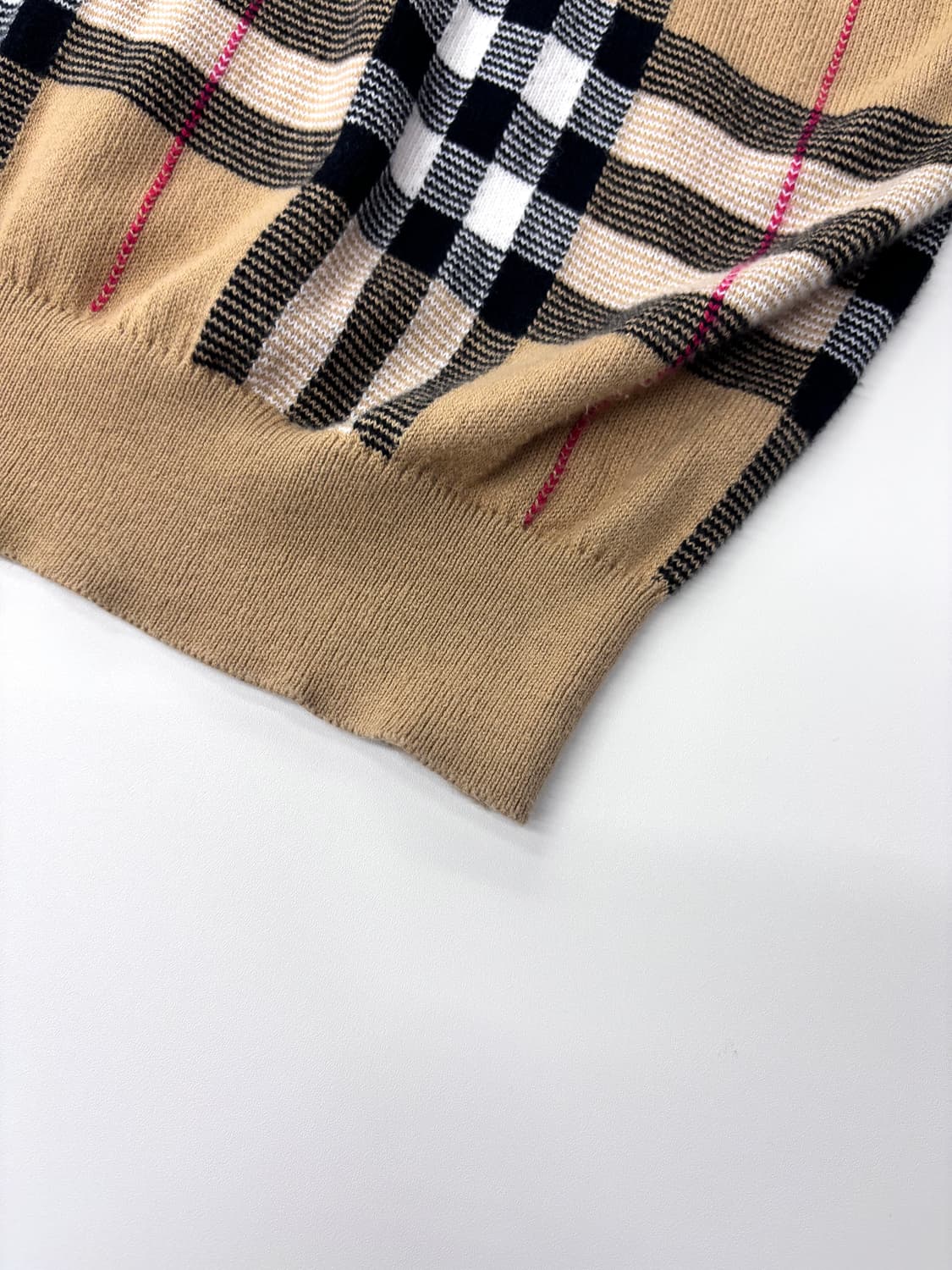 Burberry 버버리 노바체크 브이넥 슬리브리스 니트 상품이미지5
