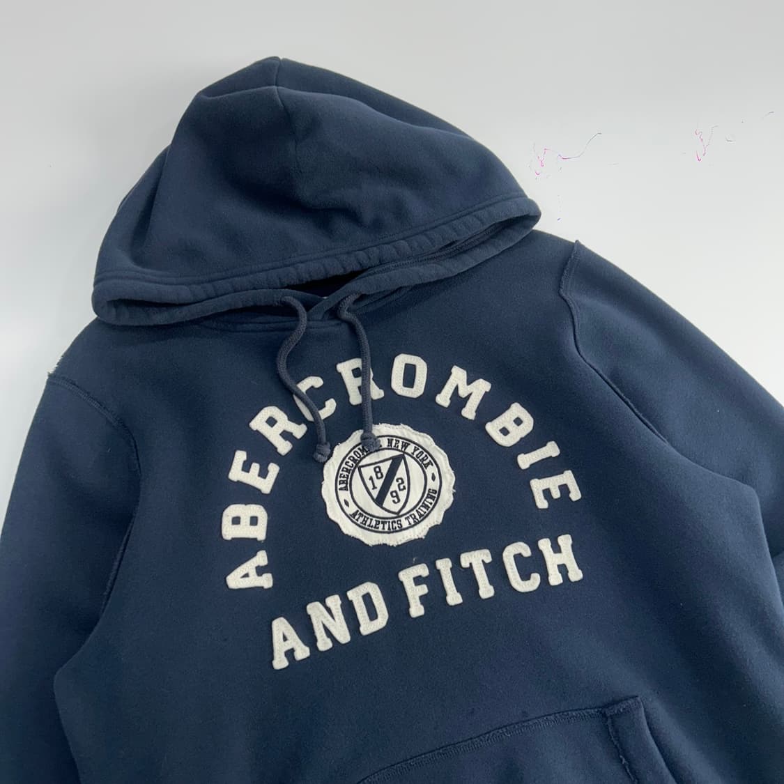 Abercrombie 아베크롬비 스펠아웃로고 네이비 후드티 상품이미지4