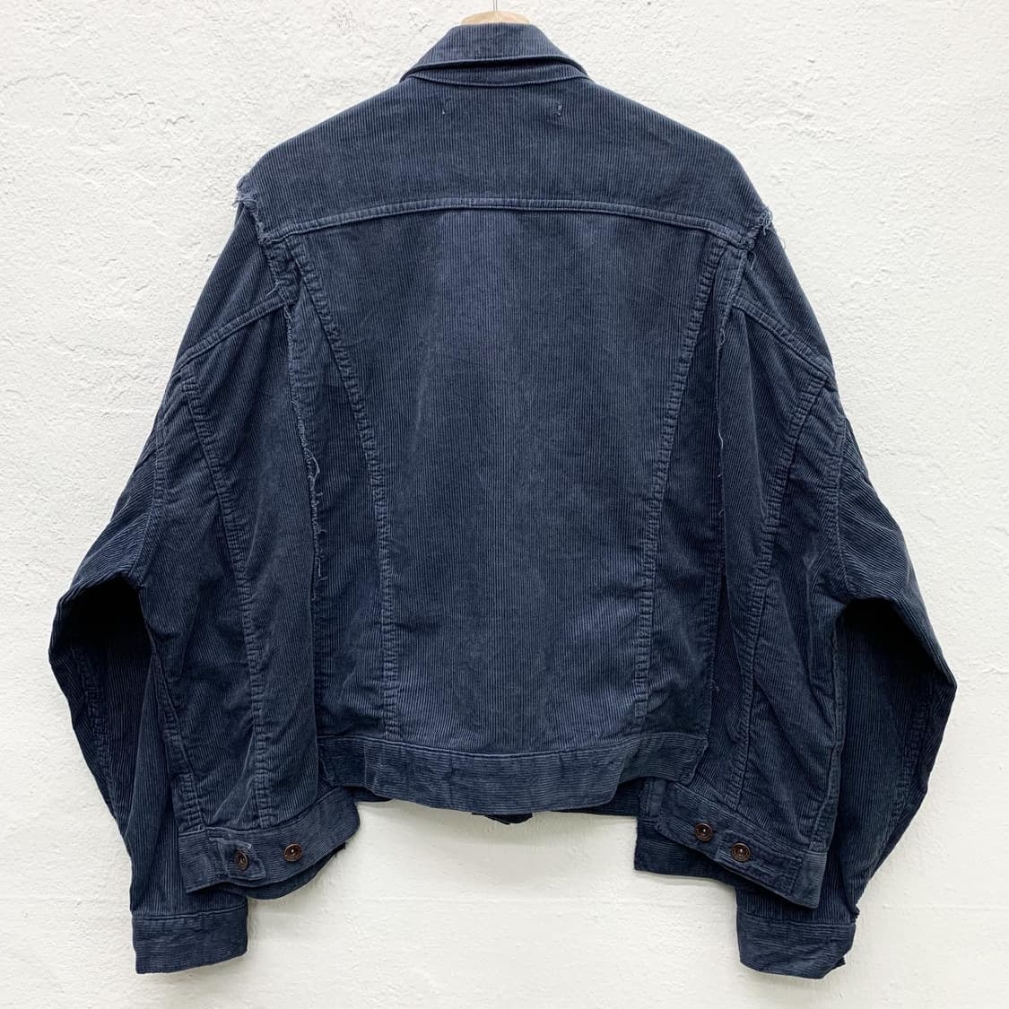 니코엔드 딥블루 절개 코듀로이 트러커 자켓 상품이미지4