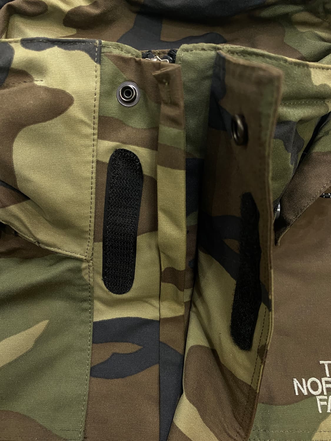 TNF 카모플라쥬 마운틴자켓 상품이미지3