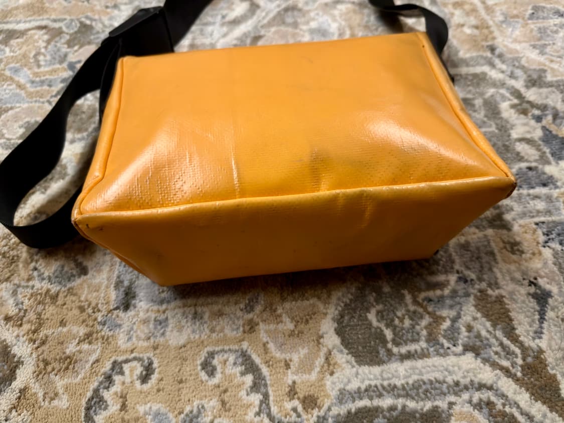 [프라이탁] F11 라씨 유광 옐로우 & 빅레터링 전사 (S급/민트택O) 상품이미지5