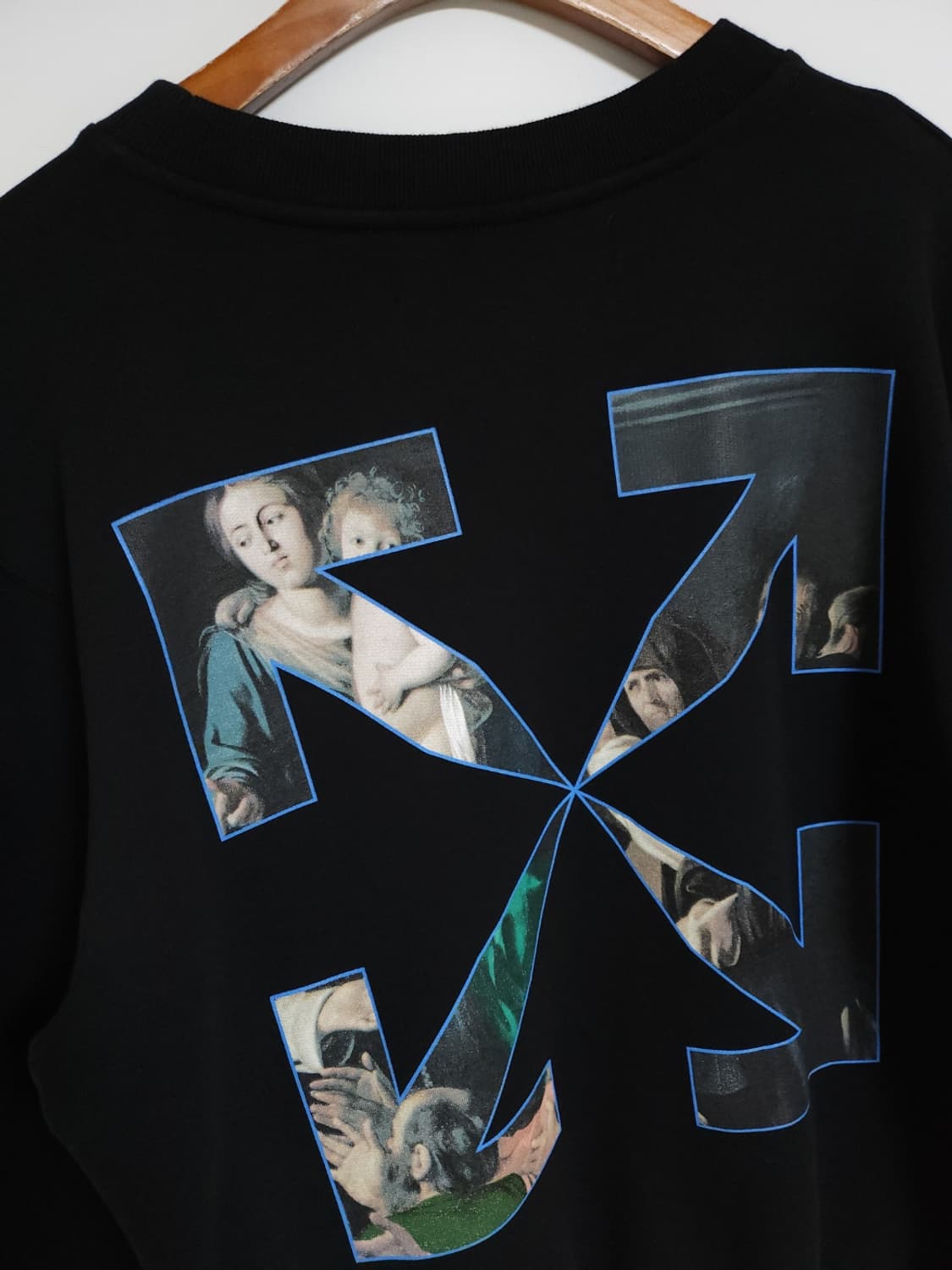 M 오프화이트 카라바조 남성 맨투맨 OMBA025E20FLE004 상품이미지7